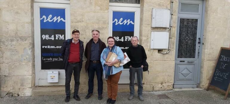 Sylvie ,maire de Sainte Colombe de DURAS , accompagnée de Pascal , passionné d'histoire