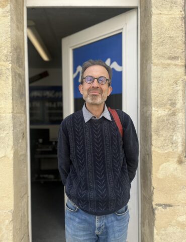 Guy-Arnaud Pénet, kinésiologue, partage chaque lundi à 7h20 sur REM des conseils bien-être, basés sur son expérience en kinésiologie et son parcours atypique.