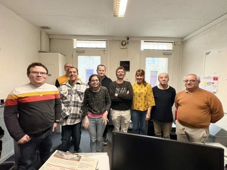 Émotion pure sur les ondes de l'ESAT Saint Jean. Michel et Nathalie racontent 4 décennies de travail et de vie commune à St Brice. Un épisode sur l'héritage et le lien qui nous unit.