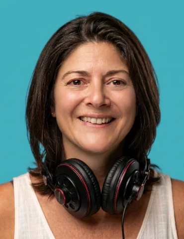 Après « La Vida locale », Laura Foucaud coanime « Le 5 à 7 du vendredi » sur Radio Entre-deux-Mers, chaque vendredi de 17 h à 19 h.