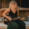 Portrait de Mary Bach, auteure-compositrice-interprète et animatrice d'Electro District sur REM