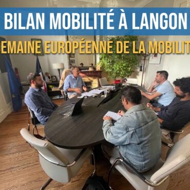 Jérôme Guillem, maire de Langon, et Clément Bosredon, son adjoint, présentent le bilan mobilité de la ville à des journalistes, à la mairie de Langon.