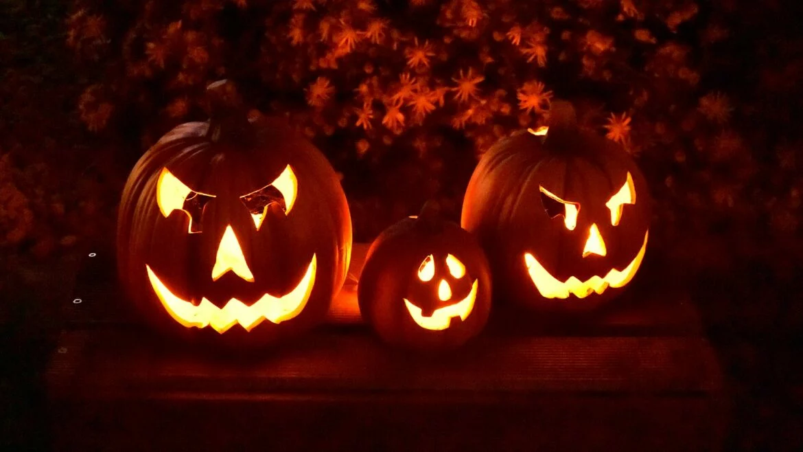 Paillet fête Halloween avec une soupe frémissante et des bolas