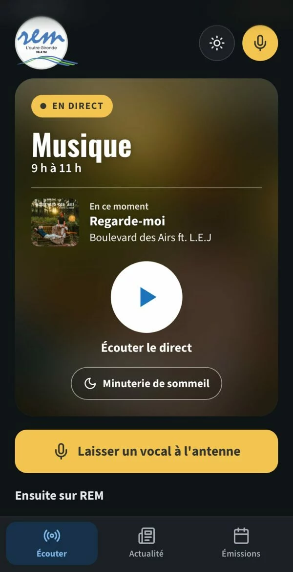 Écran Écouter de l'appli REM Radio sur Android : direct, titre en cours et bouton de lecture