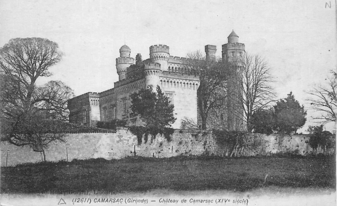 Château de Camarsac en Gironde, avec ses tours crénelées, sur une carte postale ancienne du début du XXe siècle