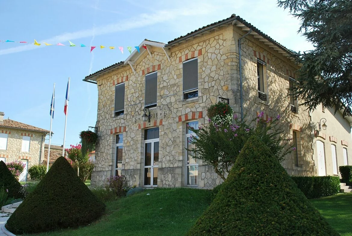 Mairie de Saint-Sulpice-de-Faleyrens (Gironde), bâtiment en pierre près de Branne